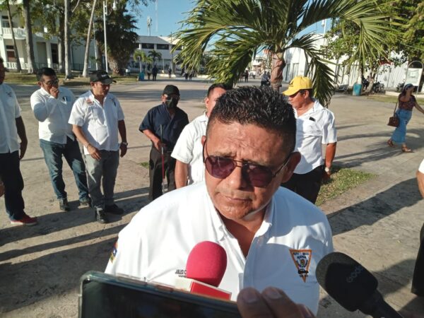 Dirigente estatal de taxistas justifica bloqueo de zona Hotelera de Cancún. Noticias en tiempo real