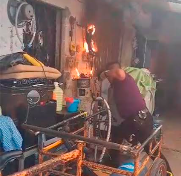 Rescatan a familia ante conato de incendio en Cancún