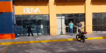 Intento de robo en cajeros automáticos de Cancún: Policía investiga el boquete en plaza Punta Lak'in