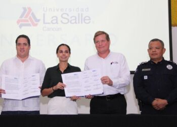 Unidos Ana Paty Peralta, CCE y Universidad La Salle por becas para hijos de policías y bomberos