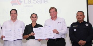 Unidos Ana Paty Peralta, CCE y Universidad La Salle por becas para hijos de policías y bomberos