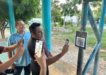 Amigos con Nivardo Mena "conectan" a comunidades con Internet