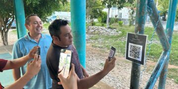 Amigos con Nivardo Mena "conectan" a comunidades con Internet