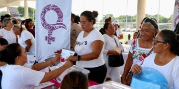 Empieza la entrega de tarjetas “Mujer es poder” en Cancún