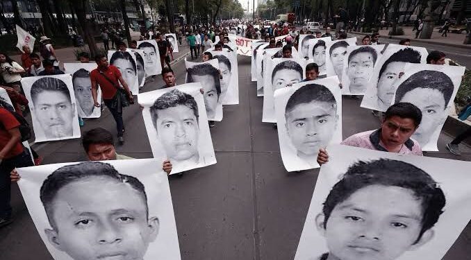 Acusan al gobierno de AMLO de incumplir promesas de justicia en el caso Ayotzinapa