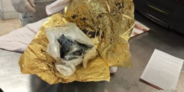 Interceptan a colombiano que llegó a Cancún con cocaína en la maleta