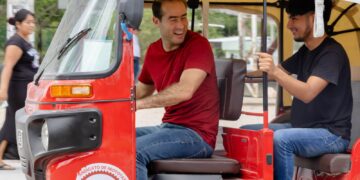 Inaugura sitio exclusivo de mototaxis en Francisco Uh May