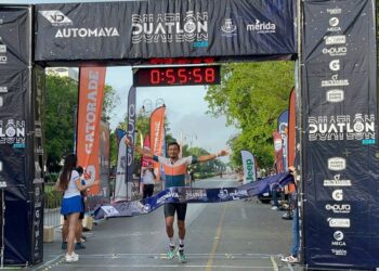 El cozumeleño Alán Carrillo gana el Duatlón Mérida con récord