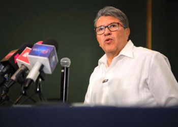 Ricardo Monreal se conformará con reelegirse como senador