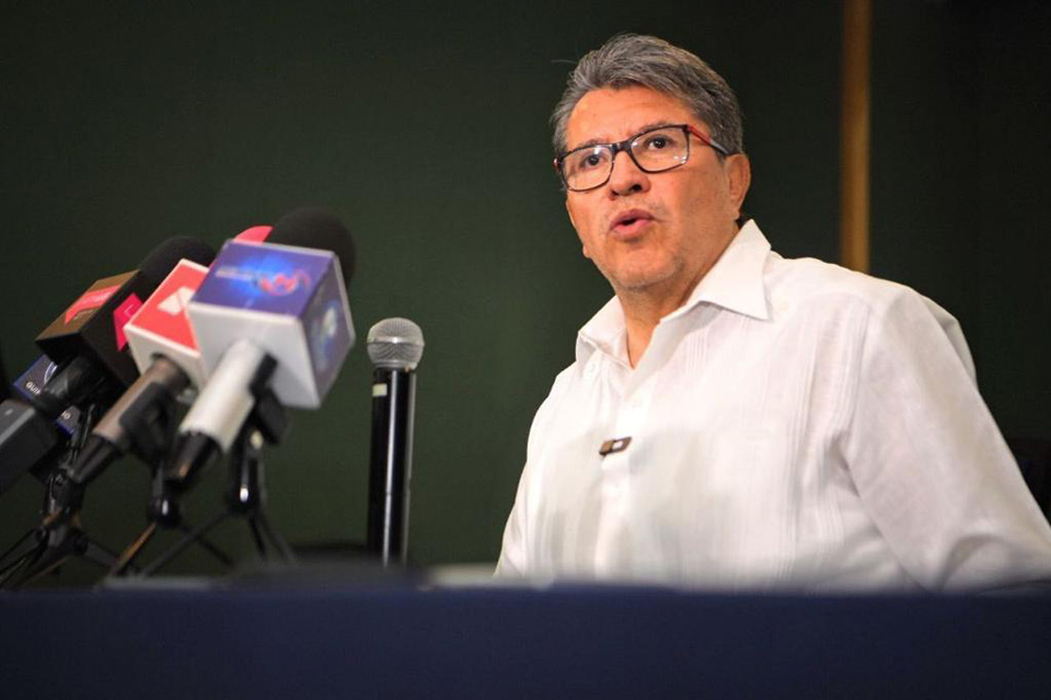 Ricardo Monreal se conformará con reelegirse como senador