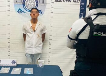 Sorprendido un joven al manipular drogas en la vía pública