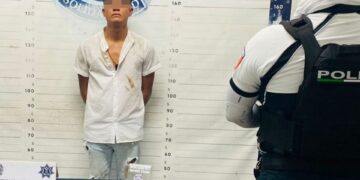 Sorprendido un joven al manipular drogas en la vía pública