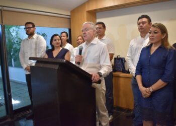 Santiago Creel alarmado por sesgo en nuevos libros de texto gratuitos