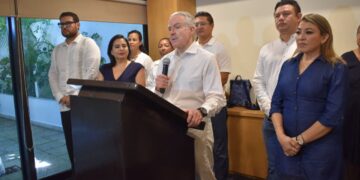 Santiago Creel alarmado por sesgo en nuevos libros de texto gratuitos