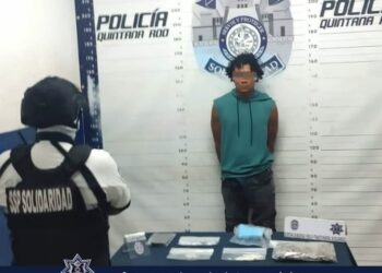 Apunta con una réplica de pistola a los policías y lo detienen