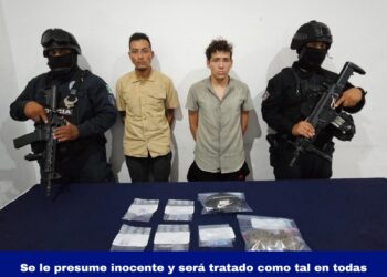 Sorprenden en plena maniobra a dos narcomenudistas en Tulum