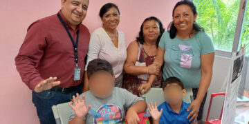 Entregan a familiares a los niños abandonados en un cine de Cancún