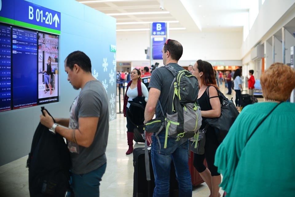 Aeropuerto de Cancún reporta fallas en el servicio eléctrico