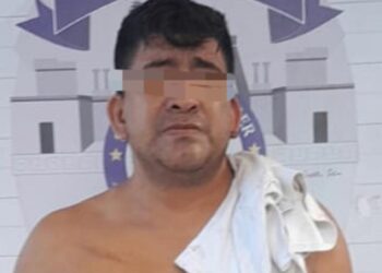 Detienen a chofer del transporte público por golpear a un policía de Cancún
