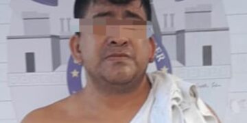Detienen a chofer del transporte público por golpear a un policía de Cancún