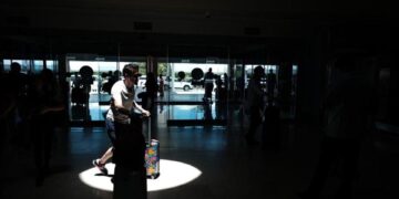 Críticas del sector hotelero al silencio de la CFE ante las fallas del servicio