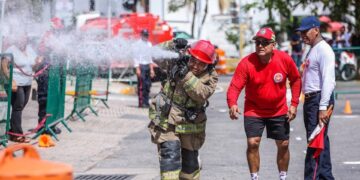 Realizan exitoso desafío de bomberos en Cancún