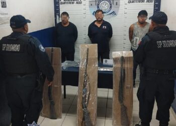Sujetos amenazaron con escopetas a un hombre en Playa del Carmen