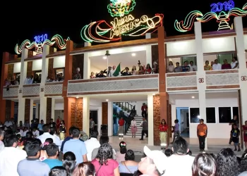 Critican a la alcaldesa Mari Hernández al anunciar a Wendy Guevara en la noche del “Grito”