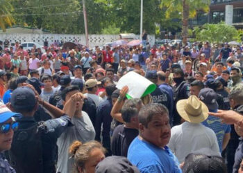 Jornada de caos en Puerto Morelos por protesta de paracaidistas desalojados
