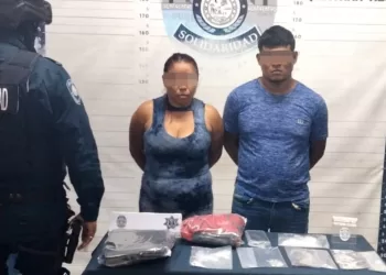 Pareja de narcomenudistas capturada al ofrecer droga