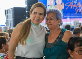 Festeja Lili Campos a las y los adultos mayores de Solidaridad