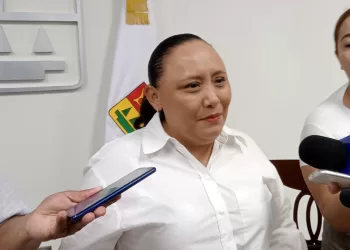 Luis Gamero tiene la decisión de permanecer o no en el cargo; Cristina Torres
