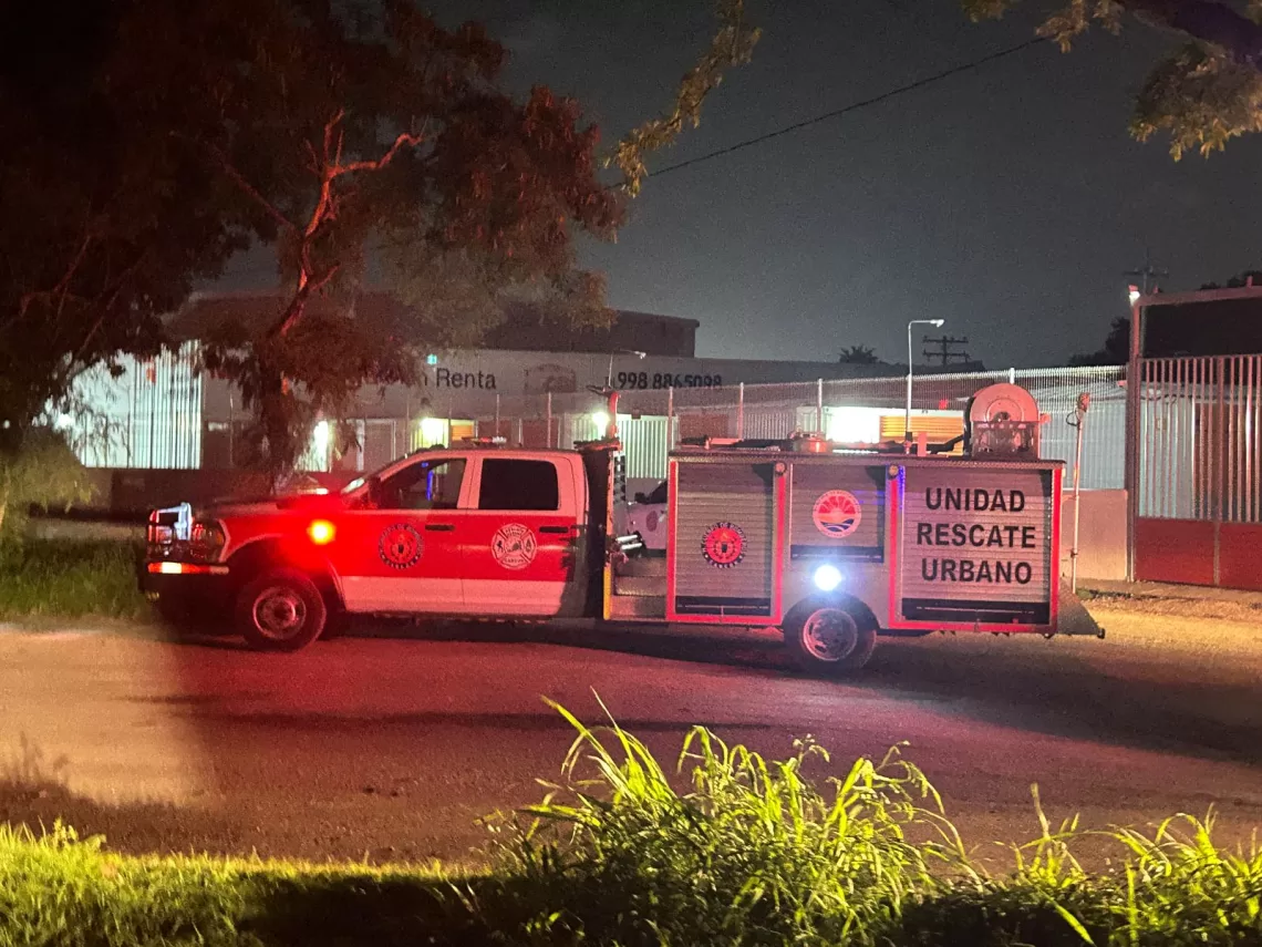 Por fuga de amoniaco evacúan transitada avenida de Cancún