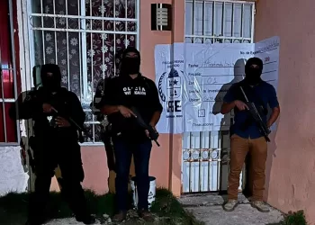 Catean 5 casas en Cancún, detienen a cuatro personas y decomisan drogas y vehículos