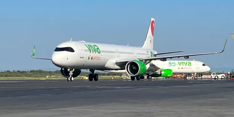 Llega avión de Viva Aerobus en un vuelo de traslado operado con combustible sostenible