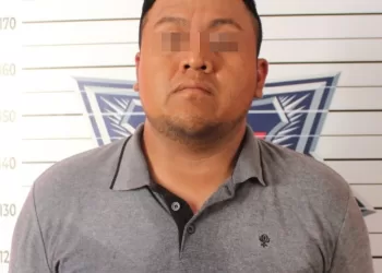 Interceptan a pareja con armas y drogas cuando circulaban al sur de la ciudad de Cancún
