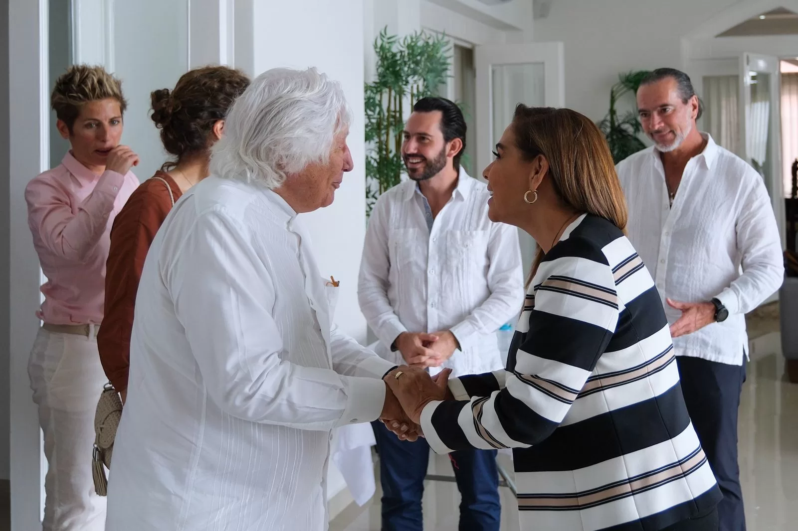 Directivos de cadena hotelera española se reúnen con Mara Lezama