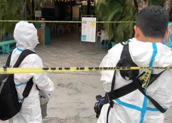 Atacan a balazos céntrico restaurante de mariscos en Cancún; dos heridos