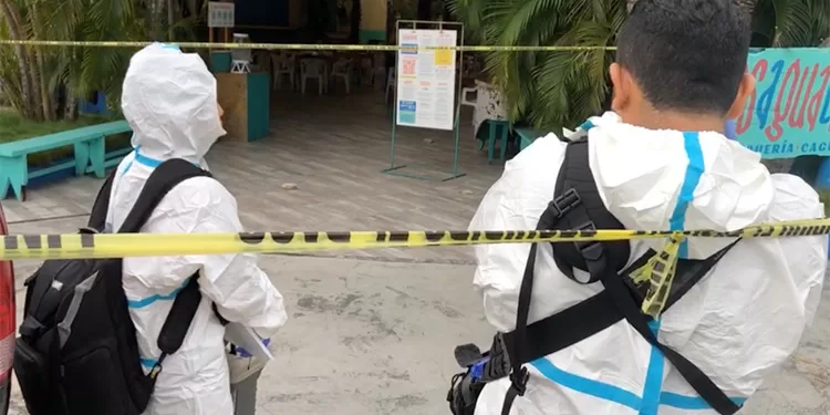 Atacan a balazos céntrico restaurante de mariscos en Cancún; dos heridos