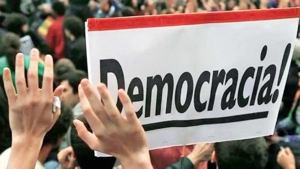 La paradoja de la simulación llamada democracia