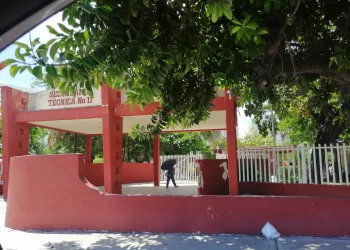 Durante la primera semana de clases se recibieron diez quejas de mesas de padres de familia por cuotas escolares