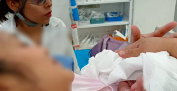 Policías municipales auxilian a madre en el nacimiento de su bebé en Cancún