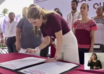 Atenea Gómez debuta en evento de Claudia Sheinbaum e Iris Mora se suma a la 4T