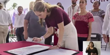 Atenea Gómez debuta en evento de Claudia Sheinbaum e Iris Mora se suma a la 4T