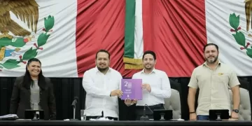 Sergio Avilés Demeneghi, protagonista de un pobre espectáculo en el Congreso