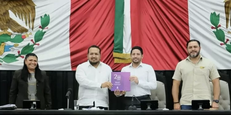 Sergio Avilés Demeneghi, protagonista de un pobre espectáculo en el Congreso