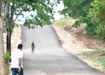 Poblado de Cacao una semana sin agua, amenazan con bloquear carretera