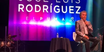 El “Puma”, José Luis Rodríguez recibe una camiseta del Inter Playa