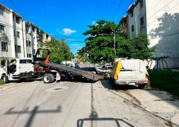 Invitan a denunciar autos abandonados en la vía pública