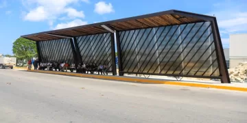 Dos nuevos paraderos más cuatro rehabilitados, dan seguridad y comodidad a la gente